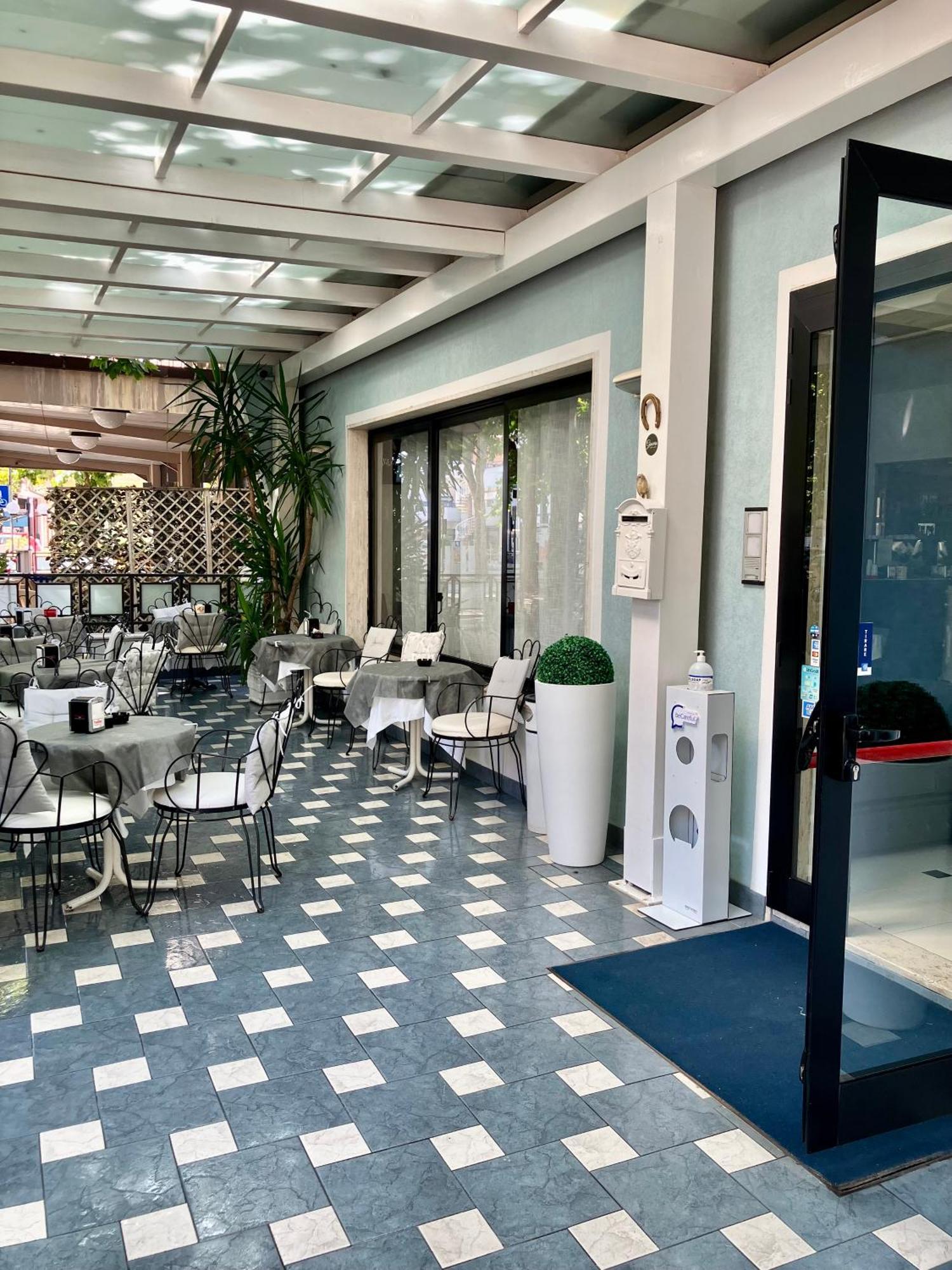 Hotel Ginevra E Residence 카톨리카 외부 사진